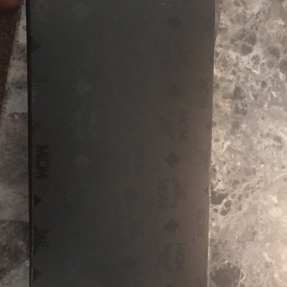 Mcm patricia visetos large wallet/crossbody-black